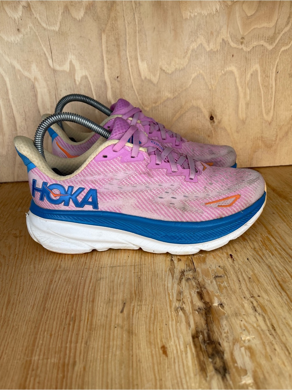 Brand New Hoka One One Clifton 9 Sneakers Womens Size 6B Running Shoes pink